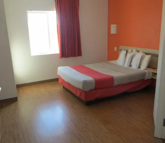 6-minonk, Il Hotel Minonk