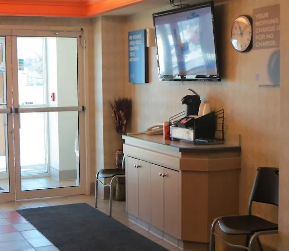 6-minonk, Il Hotel