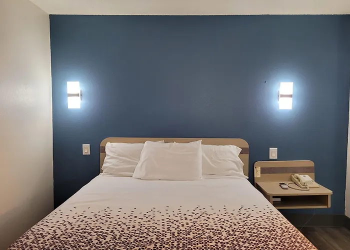 Hotel 6-minonk, Il