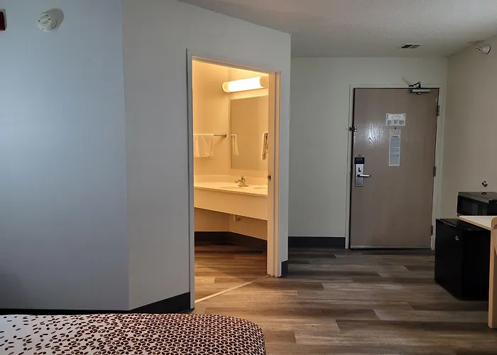 6-minonk, Il Hotel Minonk