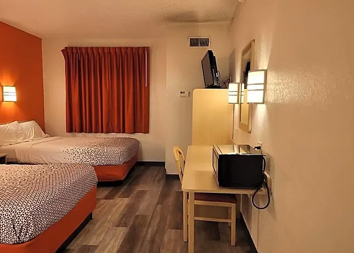 6-minonk, Il Hotel Minonk