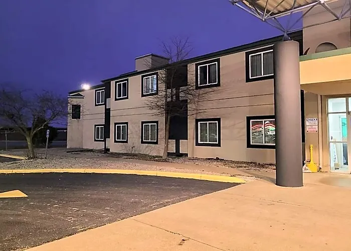6-minonk, Il Hotel
