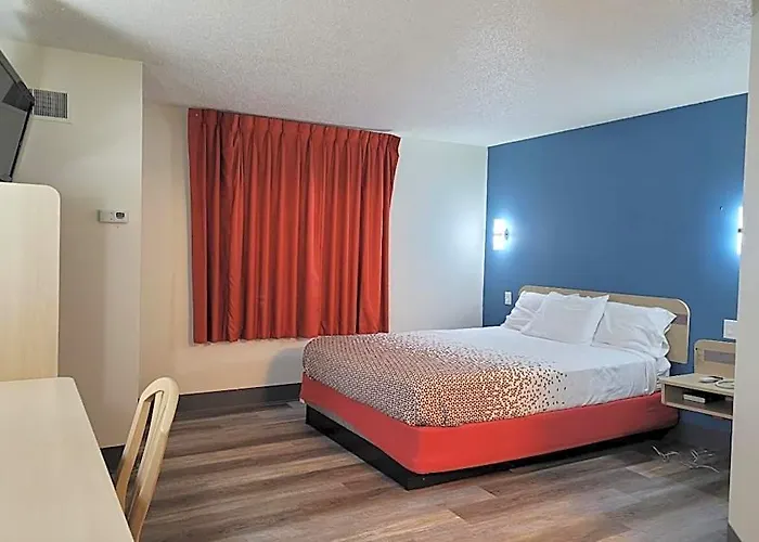 Hotel 6-minonk, Il 2*