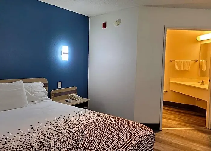 6-minonk, Il Hotel Minonk