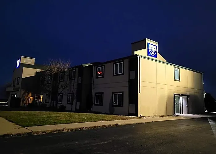 6-minonk, Il Hotel 2*